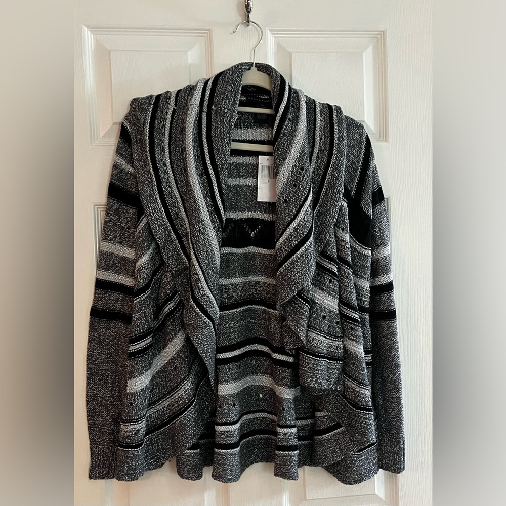 GraceElements NWT Women’s Black, Gray and Silver Striped Cardigan size M